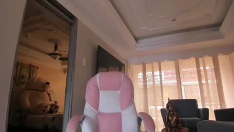 Snapshot of noemibcnz chatting on February 6, 3:15 pm In instagram dayhannanoemi online show from February 6, 3:15 pm