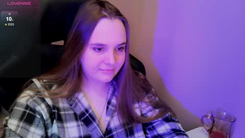 noir_ember_ online show from March 28, 5:56 pm