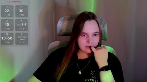 noir_ember_ online show from June 7, 6:22 pm