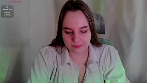 noir_ember_ online show from June 8, 7:42 am