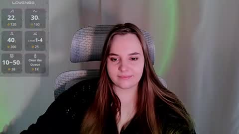 noir_ember_ online show from June 13, 8:56 am