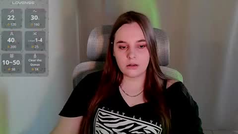noir_ember_ online show from July 9, 4:33 pm
