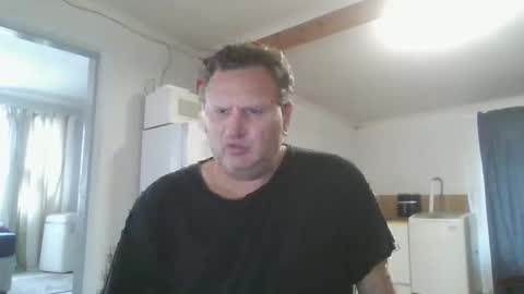 Snapshot of nollie244 chatting on October 18, 7:20 am Nollie online show from October 18, 7:20 am