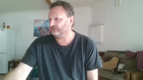 Snapshot of nollie244 chatting on April 3, 6:33 am Nollie online show from April 3, 6:33 am