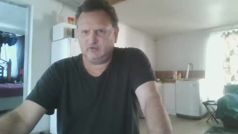 Snapshot of nollie244 chatting on April 5, 6:32 am Nollie online show from April 5, 6:32 am