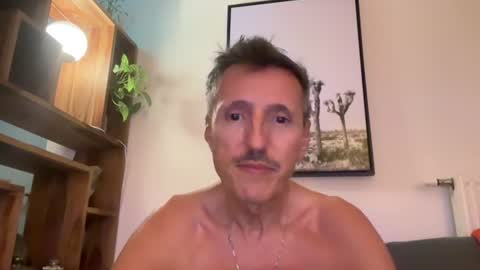 Snapshot of nolo34 chatting on June 23, 10:19 pm nolo34 online show from June 23, 10:19 pm