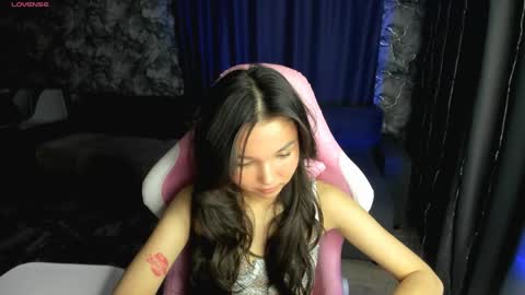 nomi online show from April 15, 7:21 pm