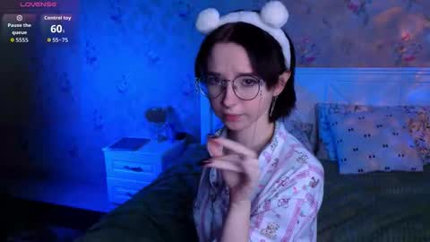 Nora Failure online show from December 4, 11:30 am