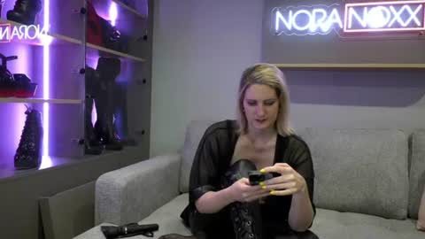 Snapshot of nora_noxx chatting on June 21, 8:33 pm NoraNoxx online show from June 21, 8:33 pm