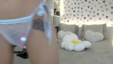 Snapshot of noraaspen chatting on May 16, 6:21 am Nora online show from May 16, 6:21 am
