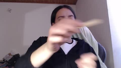 Snapshot of noreen_ chatting on December 15, 8:24 pm noreen_ online show from December 15, 8:24 pm