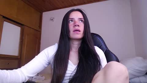 noreen_ online show from March 14, 6:02 pm