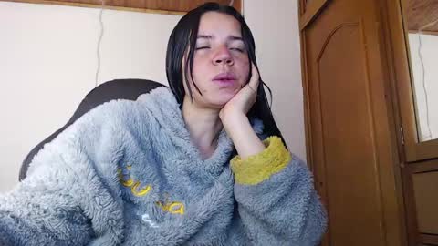 noreen_ online show from April 15, 6:04 pm