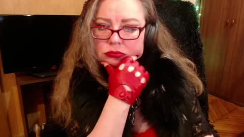miss Tress online show from December 24, 8:05 pm
