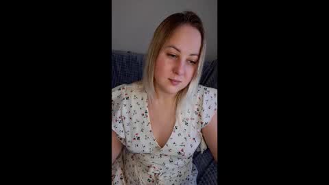 hi glad to chat online show from October 14, 9:21 am