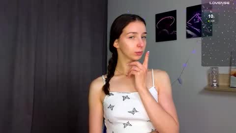 Hello My name is Helene NTMU  Finger up if u like what u see online show from September 29, 2:11 pm