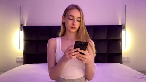 Snapshot of notelis chatting on November 2, 4:20 pm Goldie online show from November 2, 4:20 pm