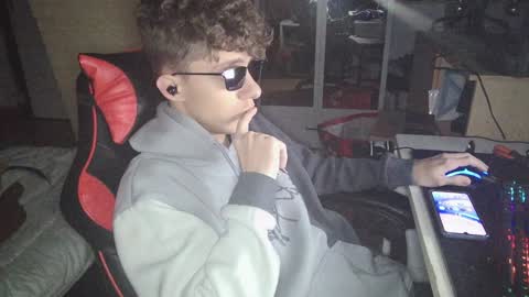 Snapshot of notspace_721128 chatting on December 1, 9:04 pm NotSpace   online show from December 1, 9:04 pm