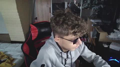 Snapshot of notspace_721128 chatting on December 16, 2:16 pm NotSpace   online show from December 16, 2:16 pm