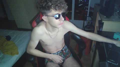 Snapshot of notspace_721128 chatting on February 12, 9:43 pm NotSpace   online show from February 12, 9:43 pm