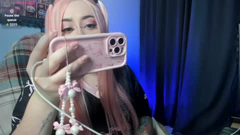 Snapshot of nova_gara chatting on July 21, 2:25 am s online show from July 21, 2:25 am