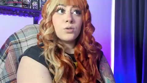 Snapshot of nova_gara chatting on July 24, 11:19 am s online show from July 24, 11:19 am