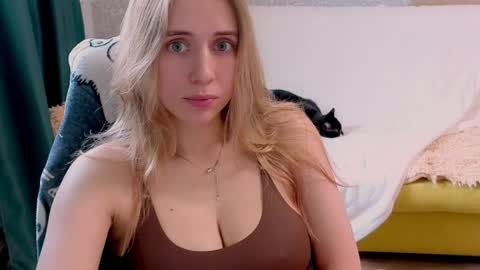 Mary online show from May 29, 1:42 pm