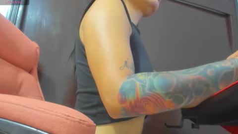 Snapshot of novacy_swtt18 chatting on February 9, 11:03 am Novacy online show from February 9, 11:03 am