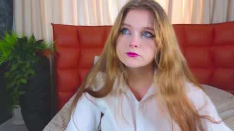 Snapshot of novaseraphic chatting on December 16, 6:51 am Azalea online show from December 16, 6:51 am