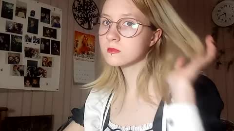 Sari  It is my first day  online show from February 14, 2:36 pm