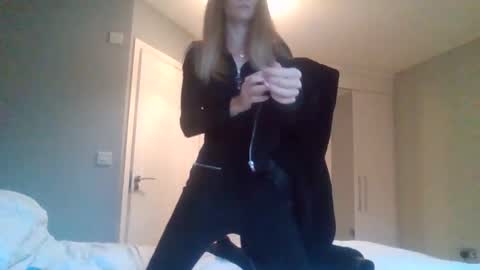 Alice  Nudgeman online show from October 17, 8:17 am