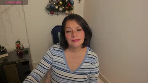 nuit_rose online show from December 18, 2:17 am