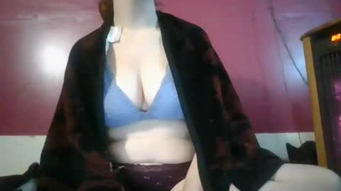 nuthin2cee online show from December 4, 5:17 am