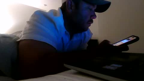 nuttincowboy727272 online show from May 18, 12:29 am