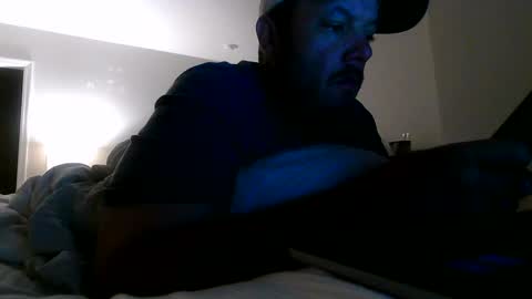 nuttincowboy727272 online show from May 19, 12:49 am