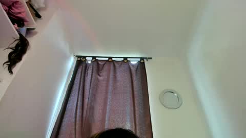 Nia online show from June 20, 4:54 pm