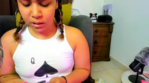 Nia online show from August 4, 12:47 am