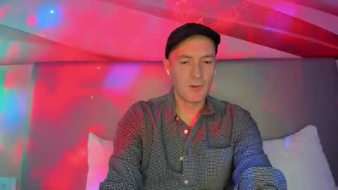 Snapshot of nyhudsonvalleyfun chatting on December 4, 7:22 pm HudsonValleyNYfun online show from December 4, 7:22 pm