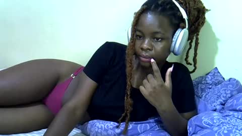 Snapshot of nyla_shal chatting on June 18, 10:47 pm Shalvin online show from June 18, 10:47 pm
