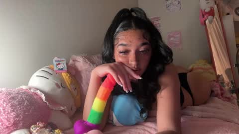Snapshot of nylasinns chatting on May 17, 2:42 am nylasinns online show from May 17, 2:42 am