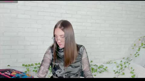 Snapshot of nymphalean chatting on November 6, 11:33 am Kat online show from November 6, 11:33 am