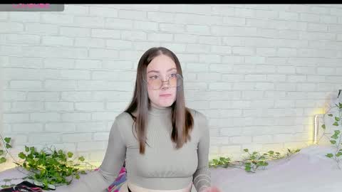 Snapshot of nymphalean chatting on December 3, 2:48 pm Kat online show from December 3, 2:48 pm