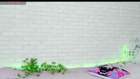 Snapshot of nymphalean chatting on December 4, 4:05 pm Kat online show from December 4, 4:05 pm