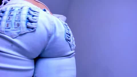 xionela gates online show from October 6, 7:33 pm