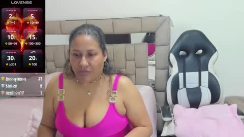 nyomi browm online show from February 8, 9:35 am