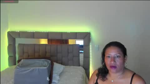 nyomi browm online show from October 1, 9:15 am