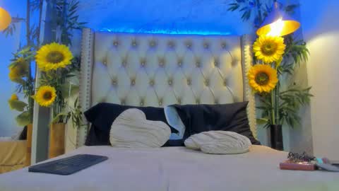 Snapshot of nyssawoodd chatting on November 16, 2:11 pm nyssawoodd online show from November 16, 2:11 pm