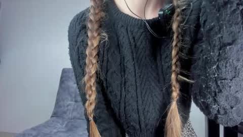 Snapshot of nyusha619933 chatting on October 29, 8:32 pm Laura nyu online show from October 29, 8:32 pm