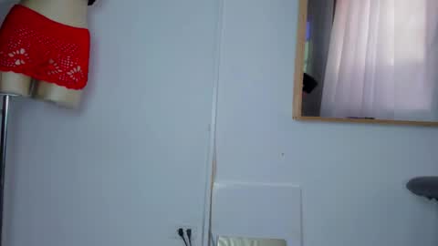 Snapshot of nyusha619933 chatting on November 19, 8:31 pm Laura nyu online show from November 19, 8:31 pm