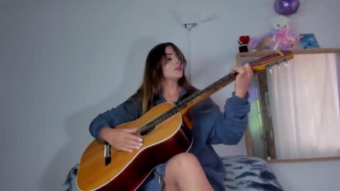 Snapshot of nyusha619933 chatting on November 26, 9:16 pm Laura nyu online show from November 26, 9:16 pm